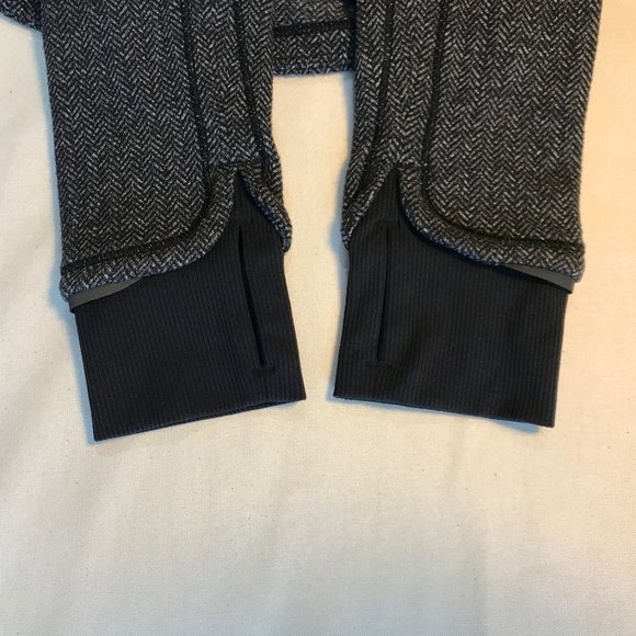 Never worn like new Lululemon Base Runner 1/2 Zip - Picture 10 of 16